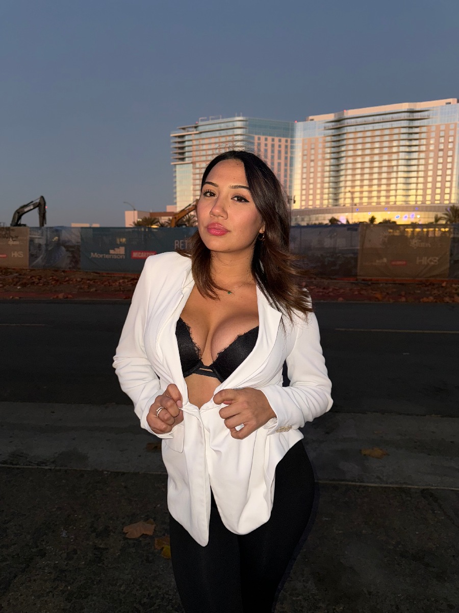 Take a pause and enjoy Ali Cruz — streaming from Jiangmen