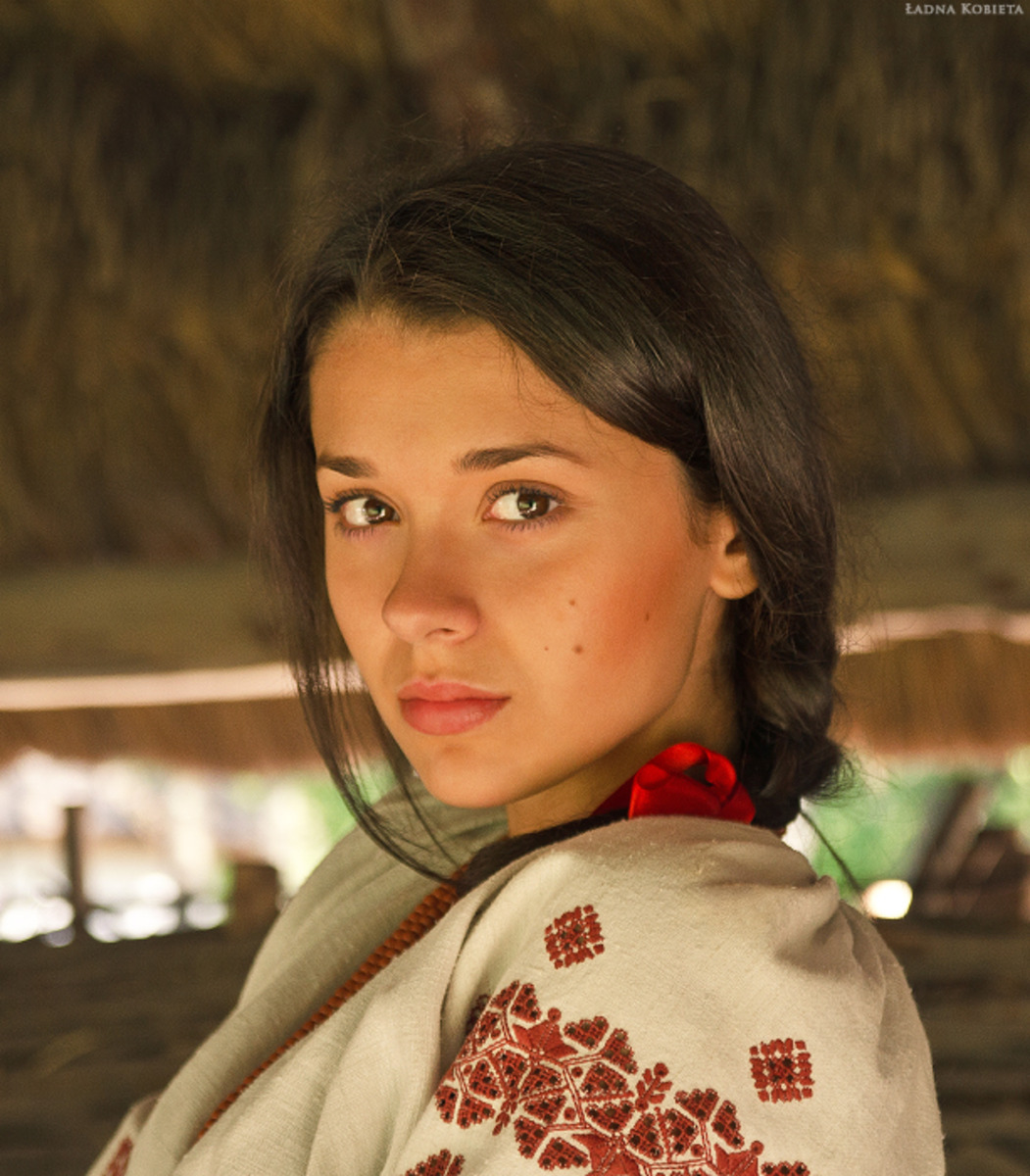 Girls in Slavic costumes in Jiangmen