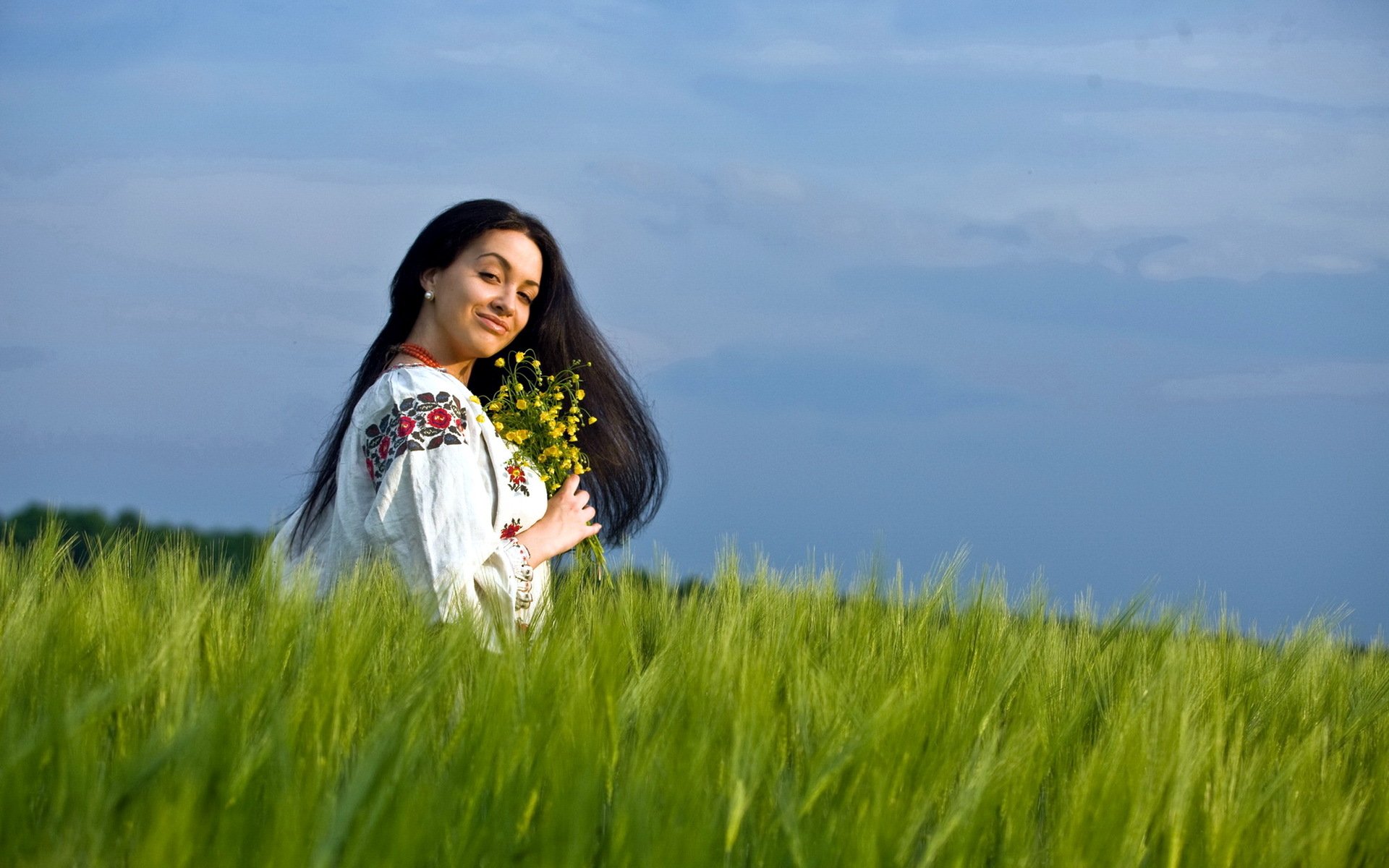Girls in Slavic costumes in Jiangmen