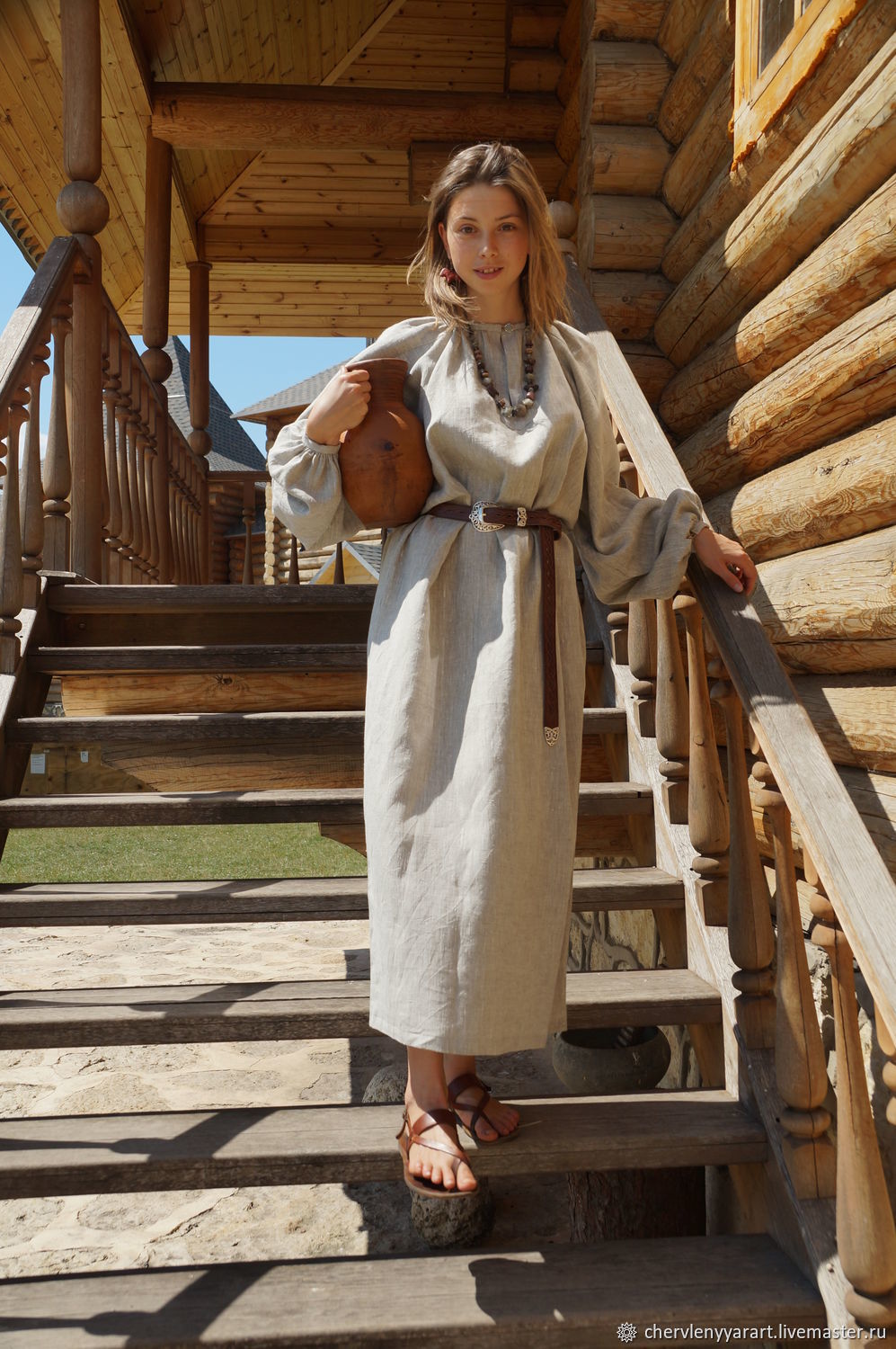 Girls in Slavic costumes in Jiangmen