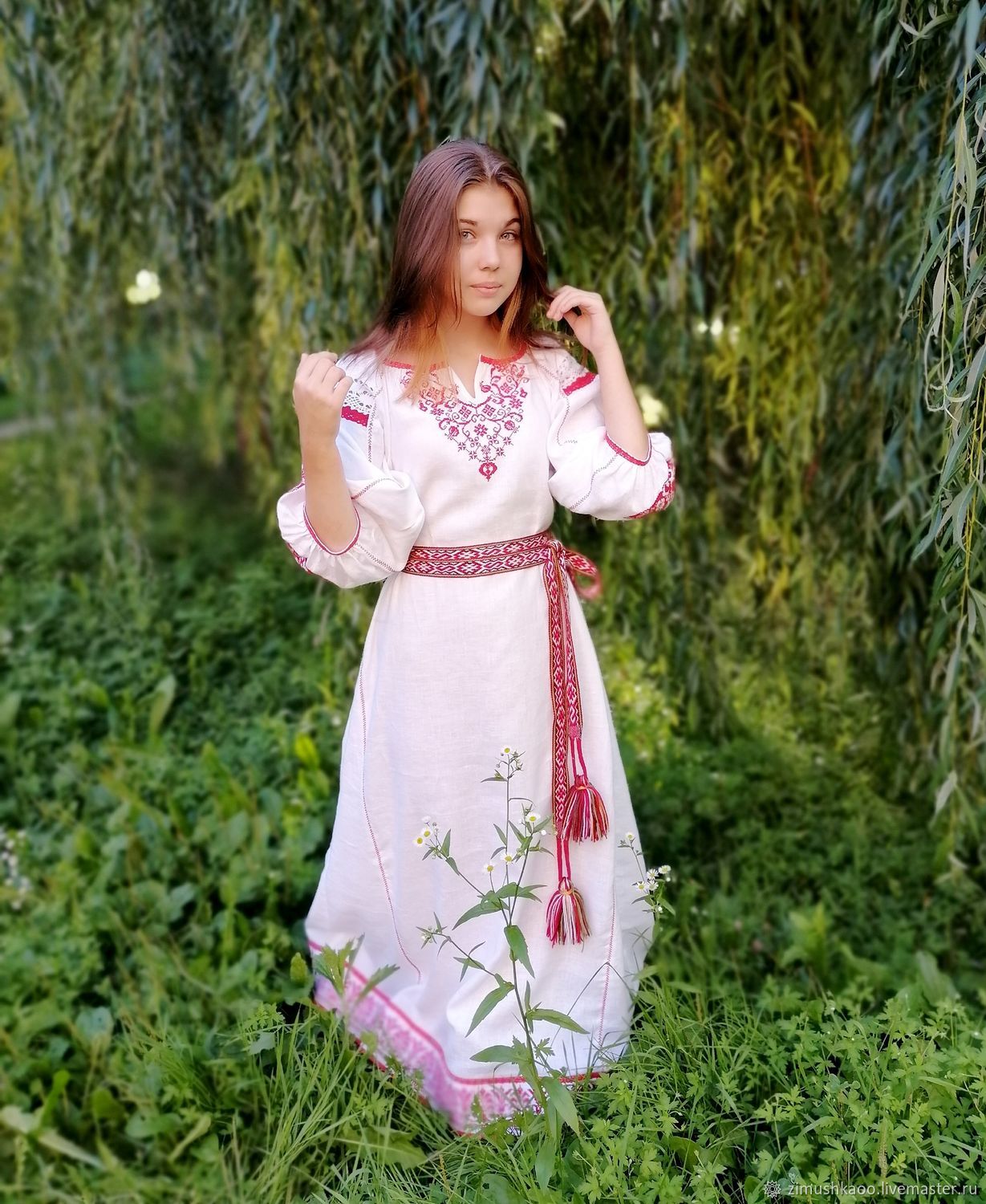 Girl Girls in Slavic costumes in Jiangmen