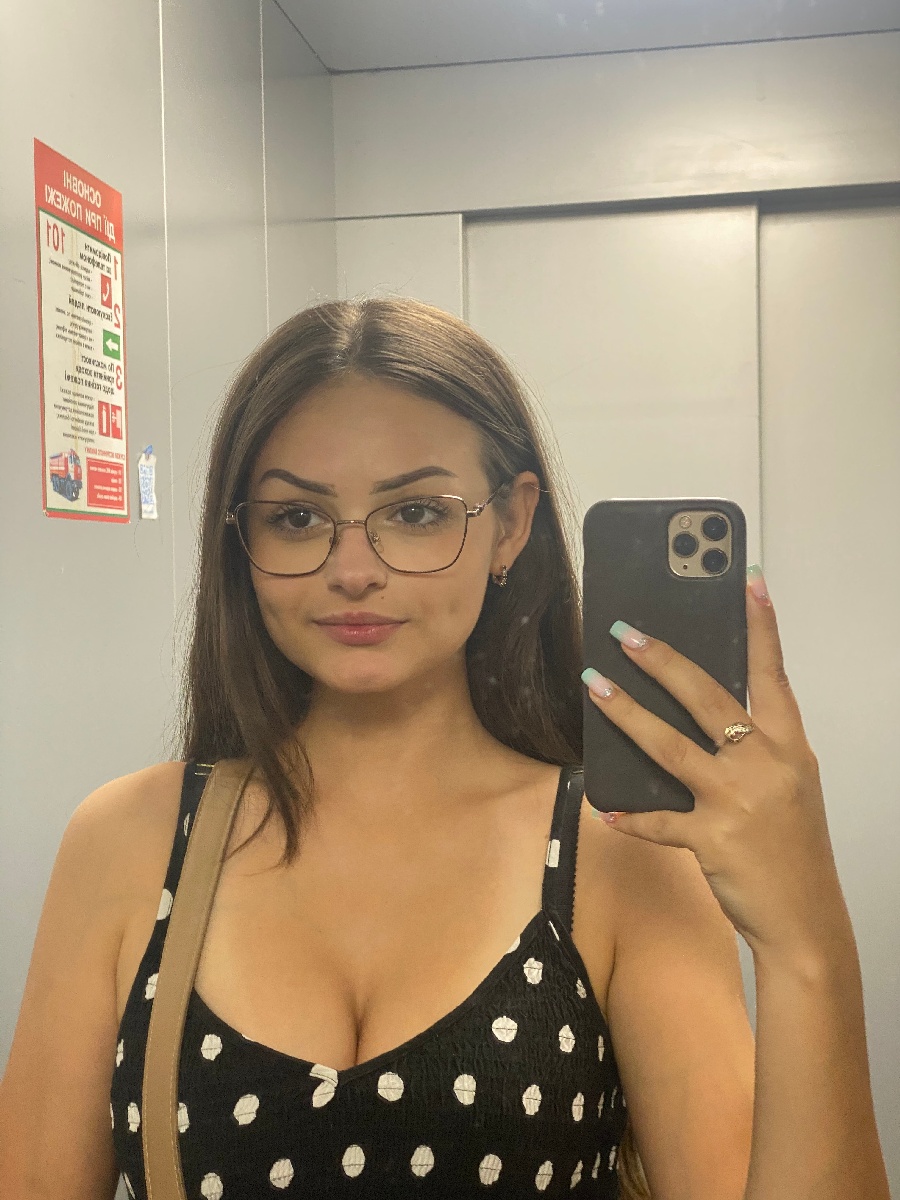 Sexy model Stacy in Jiangmen